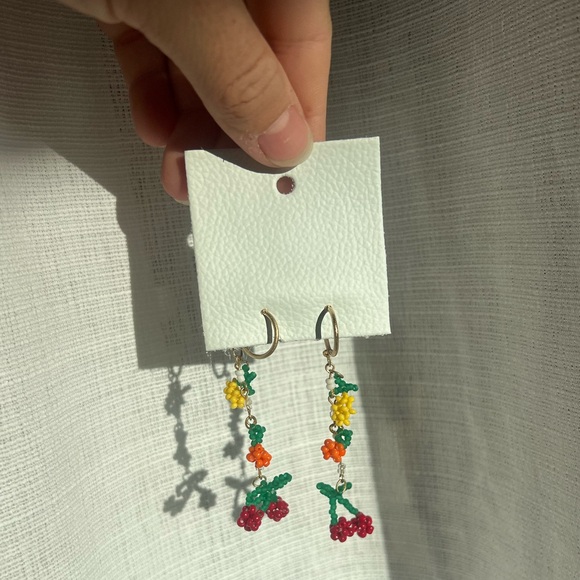 NWT - FREE PEOPLE Sweet Treat Beaded Glass Dangle Earrings - Picture 3 of 5